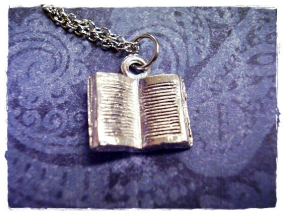 Silber Offene Buch Halskette - Zinn Offenes Anhänger An Einer Zarten Edelstahl Kabelkette Oder von EvelynMaeCreations