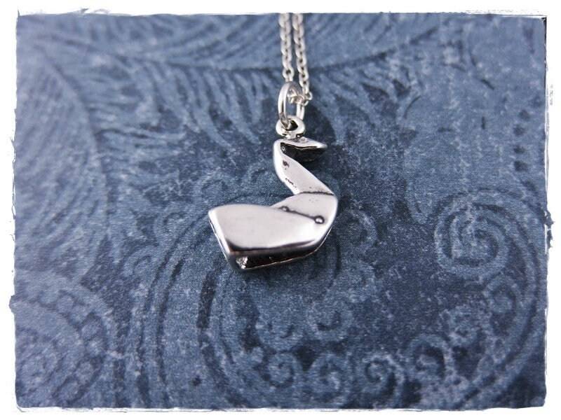 Silber Origami Vogel Halskette - Sterling Anhänger An Einer Zarten Kabelkette Oder von EvelynMaeCreations