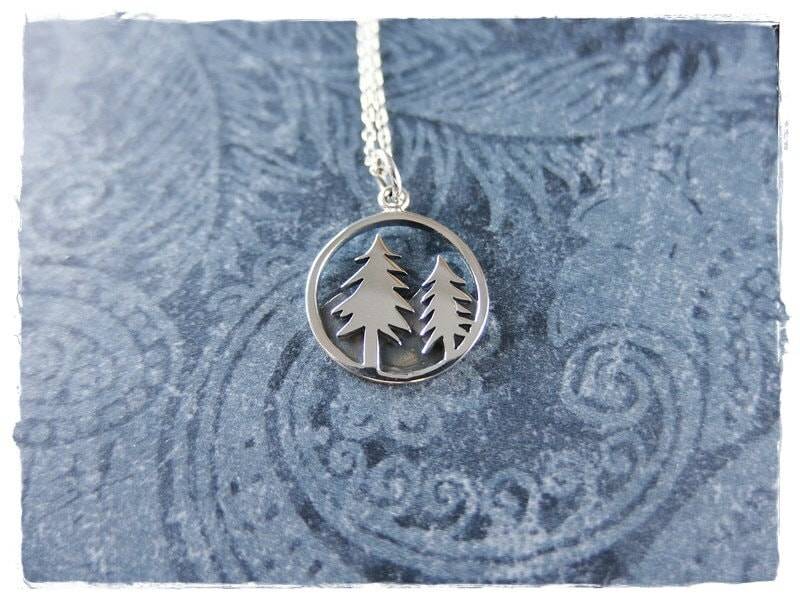 Silber Pine Trees Halskette - Sterling Anhänger An Einer Zarten Kabelkette Oder von EvelynMaeCreations