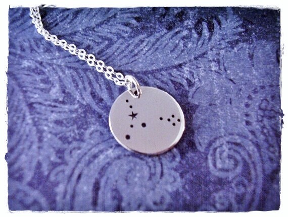 Silber Pisces Constellation Halskette - Sterling Charm Anhänger An Einer Zarten Kabelkette Oder von EvelynMaeCreations