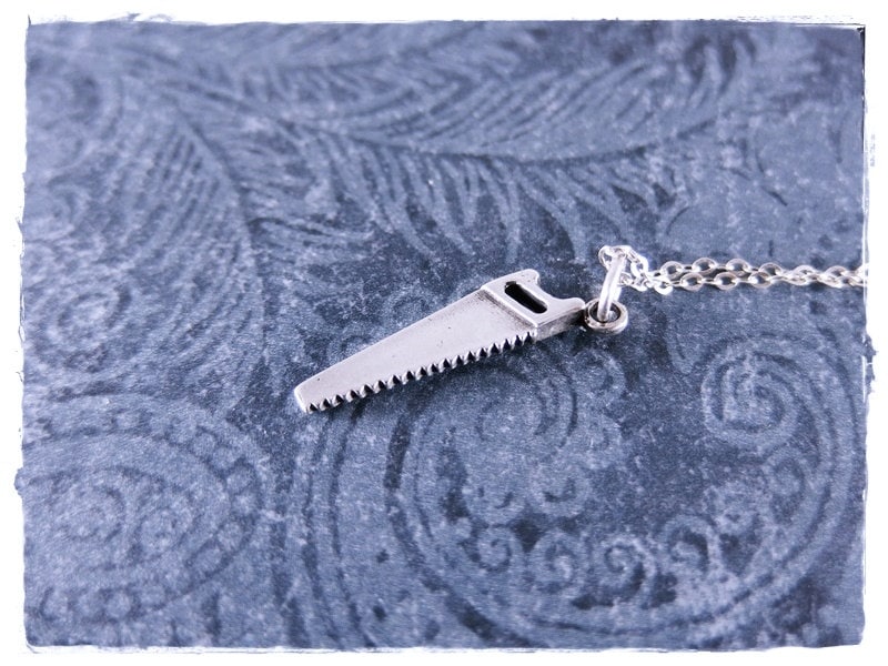 Silber Säge Halskette - Sterling Anhänger An Einer Zarten Kabelkette Oder von EvelynMaeCreations