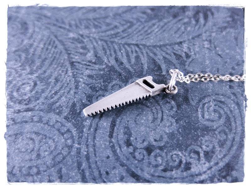 Silber Säge Halskette - Sterling Anhänger An Einer Zarten Kabelkette Oder von EvelynMaeCreations