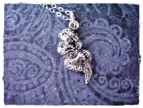 Silber Seeotter Halskette - Sterling Anhänger An Einer Zarten Kabelkette Oder von EvelynMaeCreations