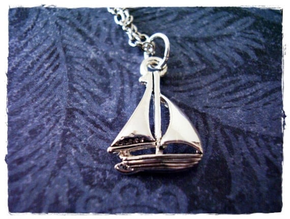 Silber Segelboot Halskette - Zinn Anhänger An Einer Zarten Versilberten Kabel Kette Oder Nur Charm von EvelynMaeCreations