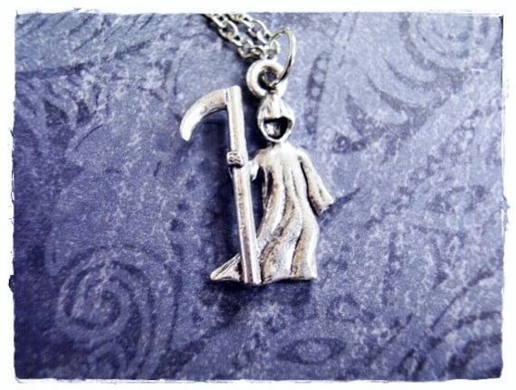 Silber Sensenmann Halskette - Antiker Zinn Anhänger An Einer Zarten Edelstahl Kabelkette Oder von EvelynMaeCreations