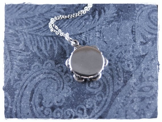 Silber Tambourin Halskette - Sterling Anhänger An Einer Zarten Kabelkette Oder von EvelynMaeCreations