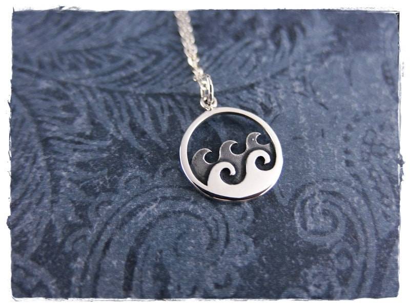 Silber Wellen Halskette - Sterling Charme An Einer Zarten Kabelkette Oder Anhänger von EvelynMaeCreations