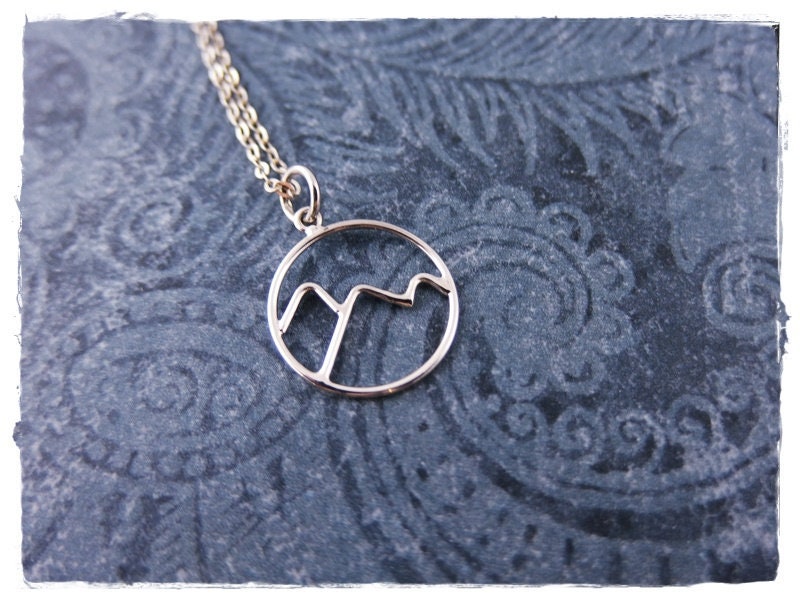 Silberdrahtkette Gebirge - Sterlingsilberdrahtanhänger An Einer Zarten Sterling Silber Kabelkette Oder Anhänger von EvelynMaeCreations