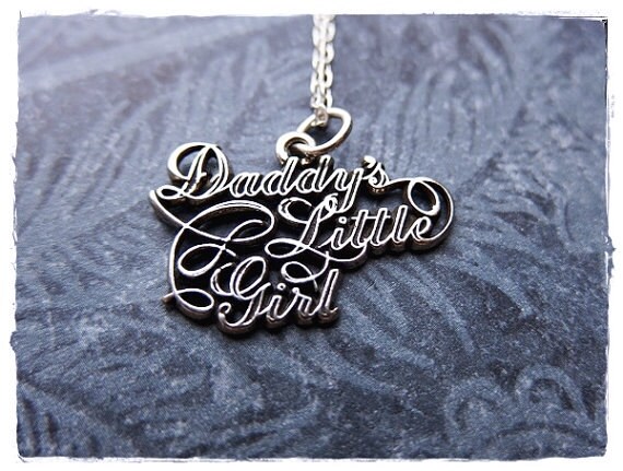 Silberne Daddys Kleine Mädchen Halskette - Sterlingsilber Anhänger An Einer Zarten Sterling Silber Kabelkette Oder von EvelynMaeCreations