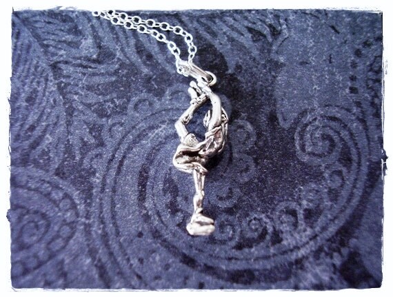 Silberne Eiskunstläuferin-Halskette - Sterlingsilber-Eiskunstläufer-Anhänger An Einer Reinen Silber-Kabelkette Oder Anhänger von EvelynMaeCreations