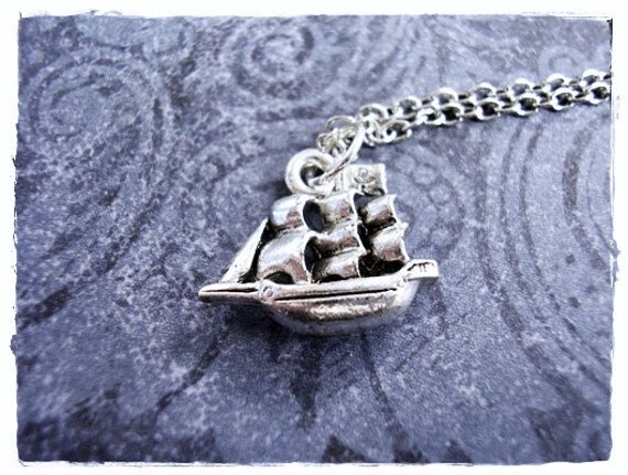 Silberne Piratenschiff-Halskette - Silberzinn Piratenschiff-Charme An Einer Zarten Edelstahl-Seilkette Oder Nur Anhänger von EvelynMaeCreations