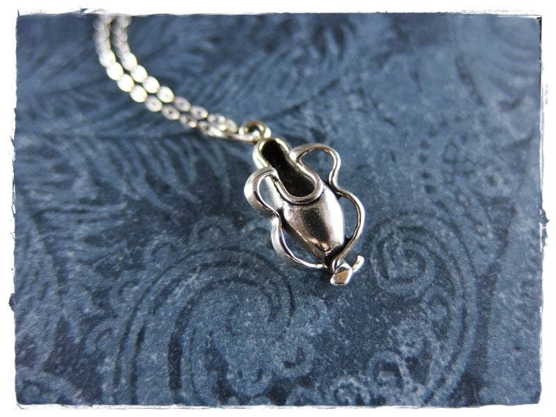 Silberne Spitzenschuh Halskette - Sterling Silber Anhänger An Einer Zarten Kabelkette Oder von EvelynMaeCreations