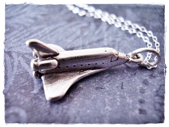 Space Shuttle Halskette - Sterling Silber Anhänger An Einer Zarten Kabelkette Oder Space Shuttle Halskette - Sterling Silber Anhänger An Einer Zarten Kabelkette Oder von EvelynMaeCreations
