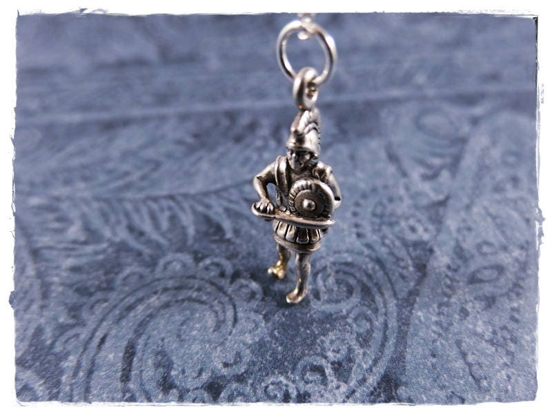 Troian Solider Silber Halskette - Sterling Anhänger An Einer Zarten Kabelkette Oder von EvelynMaeCreations