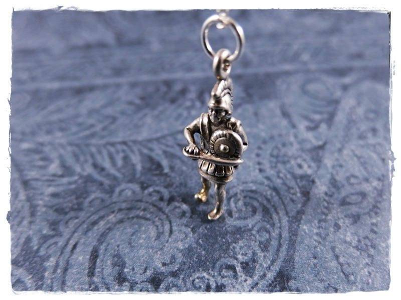 Troian Solider Silber Halskette - Sterling Anhänger An Einer Zarten Kabelkette Oder von EvelynMaeCreations