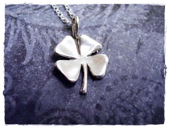 Vierblättriges Kleeblatt - Sterling Silber Anhänger An Einer Zarten Kabelkette Oder von EvelynMaeCreations