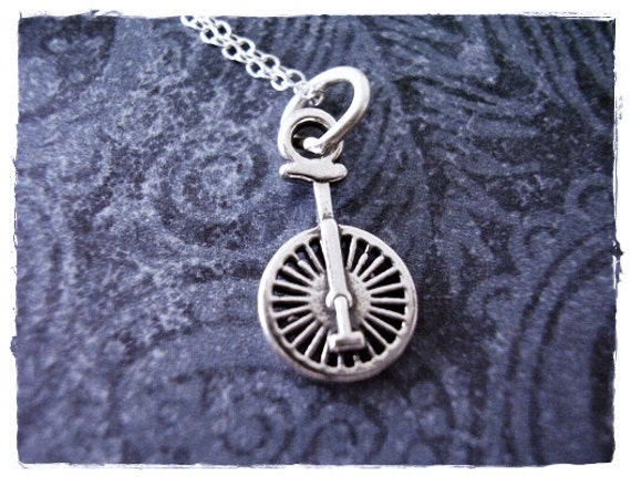 Winzige Einrad Halskette - Sterling Silber Anhänger An Einer Zarten Kabelkette Oder von EvelynMaeCreations