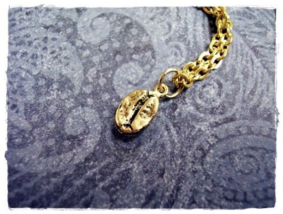 Winzige Gold Kaffeebohne Anhänger - Antiker Zinn An Einer Zarten Vergoldeten Kabelkette Oder von EvelynMaeCreations