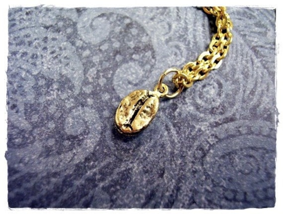 Winzige Gold Kaffeebohne Anhänger - Antiker Zinn An Einer Zarten Vergoldeten Kabelkette Oder von EvelynMaeCreations