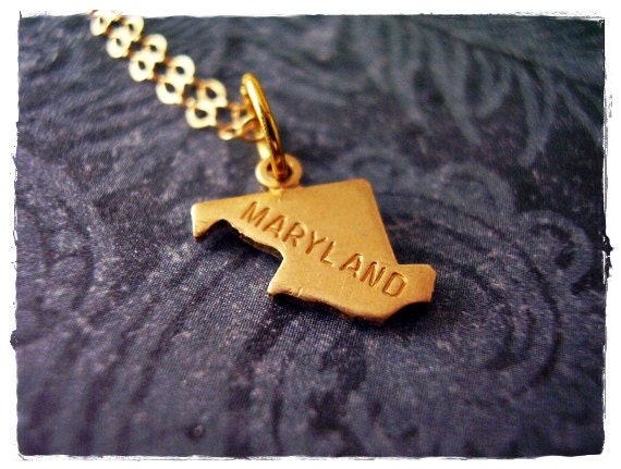 Winzige Gold Maryland State Halskette - Rohmessing Anhänger An Einer Zarten 14Kt Gefüllten Kabelkette Oder von EvelynMaeCreations