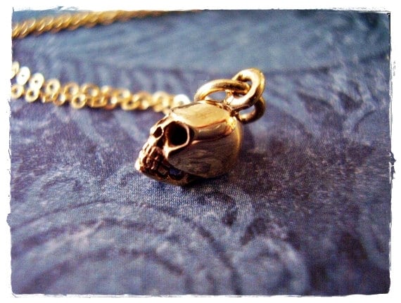 Winzige Gold Schädel Halskette - Bronze Anhänger An Einer Zarten 14Kt Filled Kabelkette Oder von EvelynMaeCreations