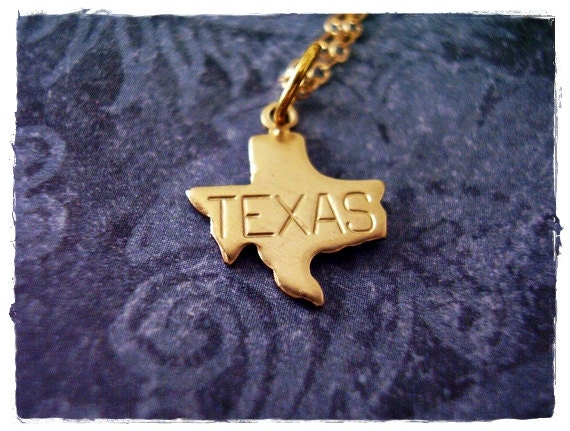 Winzige Gold-Texas State Halskette - Rohmessing Texas Anhänger An Einer Zarten 14Kt Gold Gefüllten Kabelkette Oder von EvelynMaeCreations