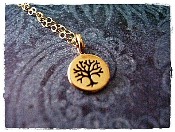 Winzige Gold Vogelbeerbaum Halskette - Bronze Anhänger An Einer Zarten 14Kt Gefüllten Kabelkette Oder von EvelynMaeCreations