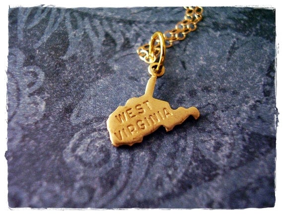 Winzige Gold West Virginia State Halskette - Rohmessing Anhänger An Einer Zarten 14Kt Gefüllten Kabelkette Oder von EvelynMaeCreations