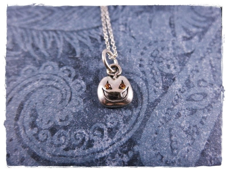 Winzige Jack O "Lantern Halskette - Sterling Silber O'lantern Anhänger An Einer Zarten Kabelkette Oder von EvelynMaeCreations