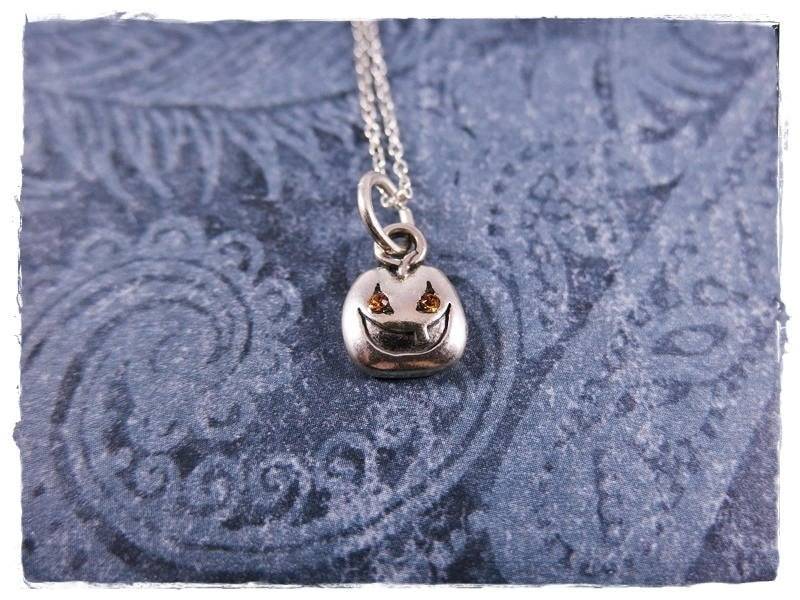 Winzige Jack O "Lantern Halskette - Sterling Silber O'lantern Anhänger An Einer Zarten Kabelkette Oder von EvelynMaeCreations