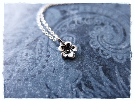 Winzige Kirschblüten Halskette - Sterling Silber Anhänger An Einer Zarten Kabelkette Oder von EvelynMaeCreations