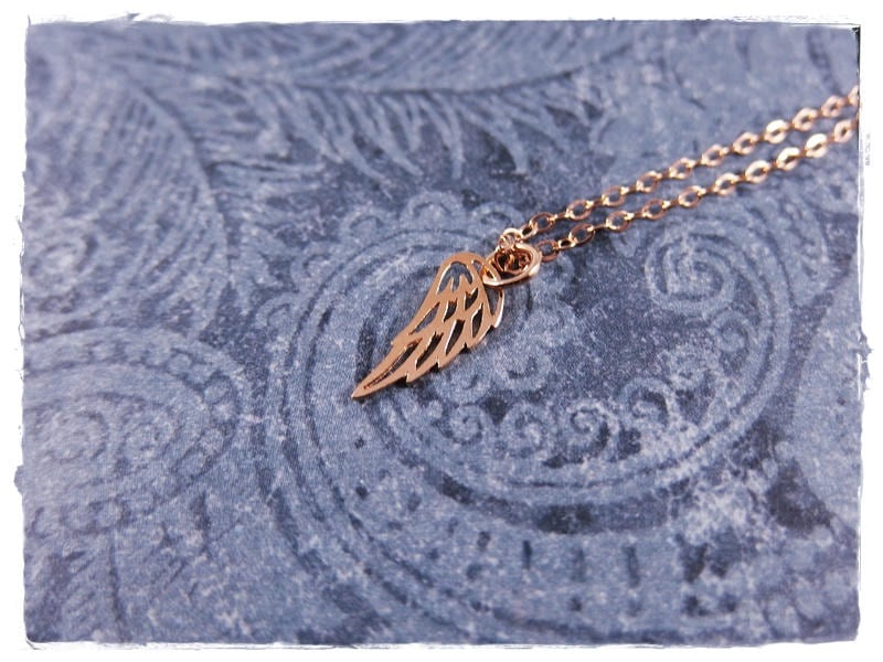 Winzige Rosegold Engelsflügel Halskette - 18Kt Platte Anhänger An Einer Zarten 14Kt Filled Kabelkette Oder von EvelynMaeCreations