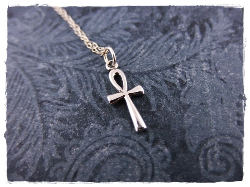 Winzige Silber Anch Halskette - Sterling Anhänger An Einer Zarten Kabelkette Oder von EvelynMaeCreations