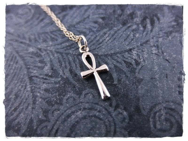 Winzige Silber Anch Halskette - Sterling Anhänger An Einer Zarten Kabelkette Oder von EvelynMaeCreations