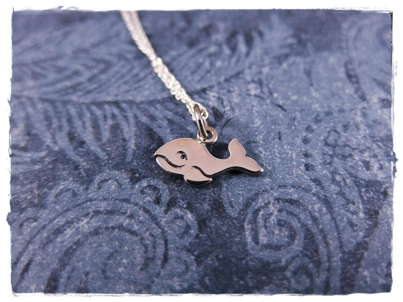 Winzige Wal Halskette - Sterling Silber Anhänger An Einer Zarten Kabelkette Oder von EvelynMaeCreations