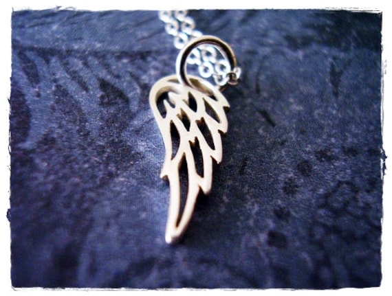 Winziger Filigrane Engelsflügel Halskette - 925 Sterling Silber Filigree Flügel Anhänger An Einer Zarten Kabelkette Oder von EvelynMaeCreations