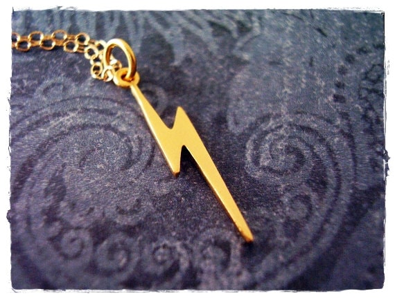 Winziger Matt Gold Blitz Halskette - Plate Anhänger An Einer 14Kt Filled Kette Oder von EvelynMaeCreations