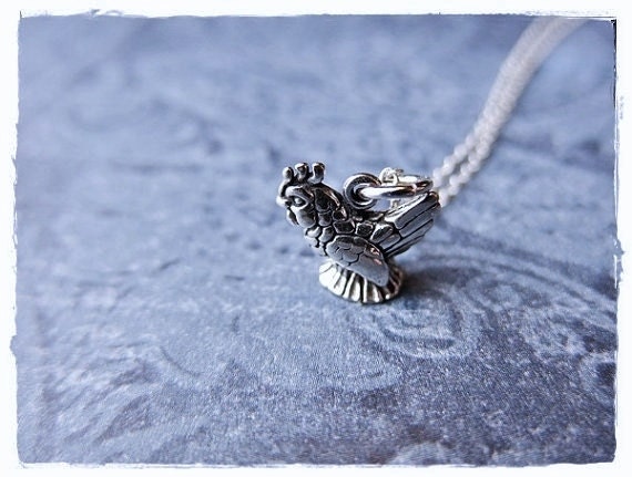 Winziges Huhn Halskette - Sterling Silber Anhänger An Einer Zarten Kabelkette Oder von EvelynMaeCreations
