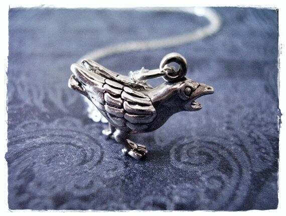 Wütend Krähe Halskette - Sterling Silber Anhänger Auf Einer Zarten Kabel Kette Oder von EvelynMaeCreations