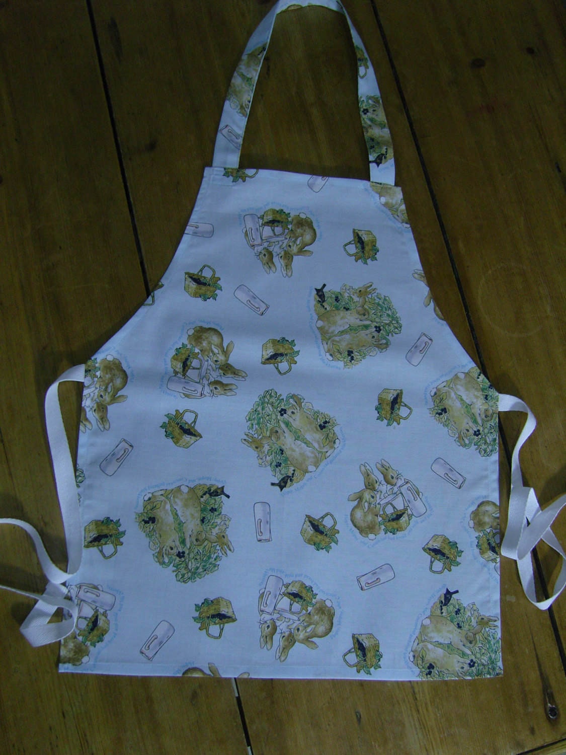 Beatrix Potter Stoff Kind Schürze von EvelynMaiVintage