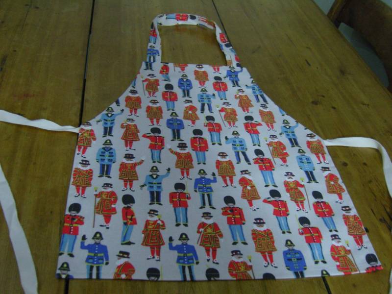 Cath Kidston Soldat Stoff Kinderschürze von EvelynMaiVintage