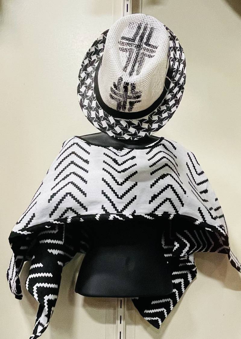 Schwarz Weiß Fedora Und Shrug Schwarz Weiß Fedora Und Shrug von Evelyncreationinc