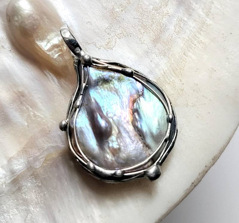 Anhänger - Große Süßwasser-Perle Unikat Für Männer Und Frauen von EvelyneGOLDSTEIN