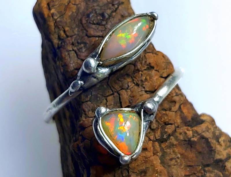 Magie Pur Ring Mit Kristall-Opalen - Äthiopien Intensive Flashs Unikat Offene Formgebung von EvelyneGOLDSTEIN