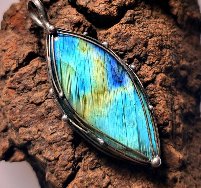 Mystik Pur Riesiger Labradorit - Anhänger Navette-Form Cabochon Toller Schimmer Beidseitig Unikat Für Männer Und Frauen von EvelyneGOLDSTEIN