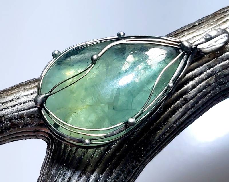 Riesiger Fluorit-Anhänger - Mystik Pur Tropfen-Form -Cabochon- Mit Geheimnisvollen Kristallinen Strukturen Unikat Für Männer Und Frauen von EvelyneGOLDSTEIN