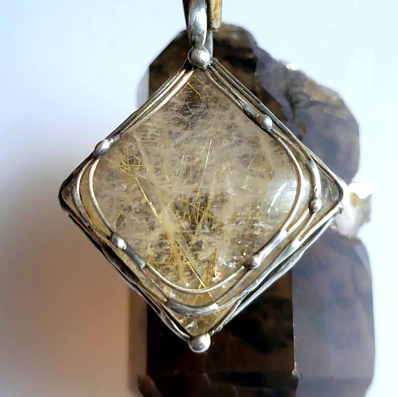 Rutil - Anhänger Raute Cabochon Unikat Für Männer Und Frauen von EvelyneGOLDSTEIN