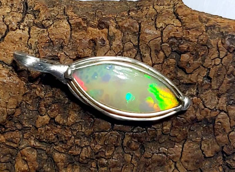 Sammlerstück Opal-Anhänger - Edel-Kristall-Opal Mit Wabenstruktur, Äthiopien, Navette-Form, Cabochon Unikat von EvelyneGOLDSTEIN