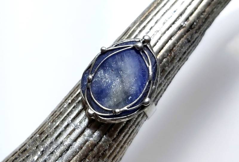 Saphir-Ring - Urtümliche Saphir-Scheibe Unikat von EvelyneGOLDSTEIN
