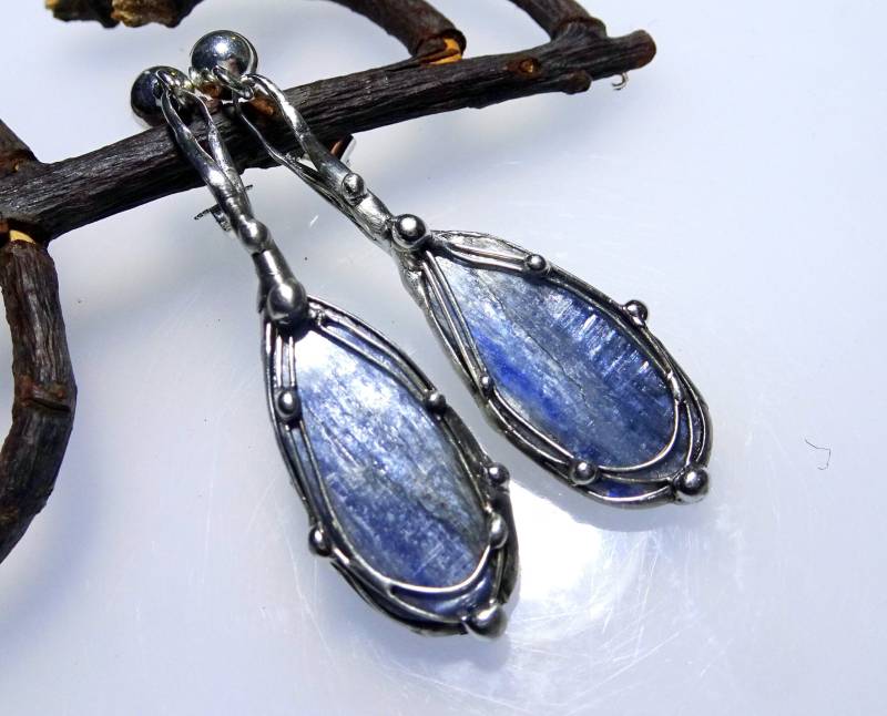 Schimmernde Kyanit-Ohrringe - Unikat von EvelyneGOLDSTEIN